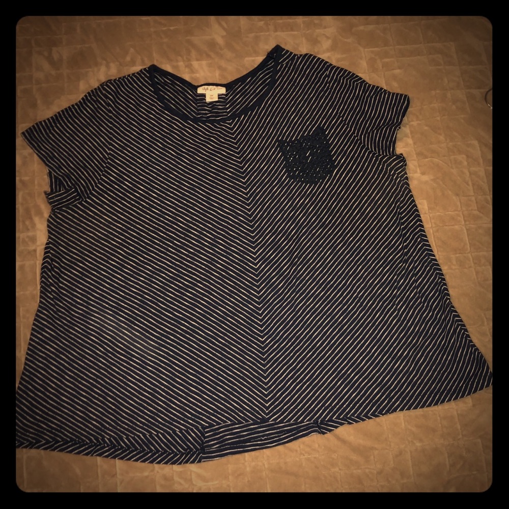 GUC size 2x navy and white Style & Co tee